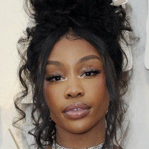 SZA  DOB, weight, father, spouse & more